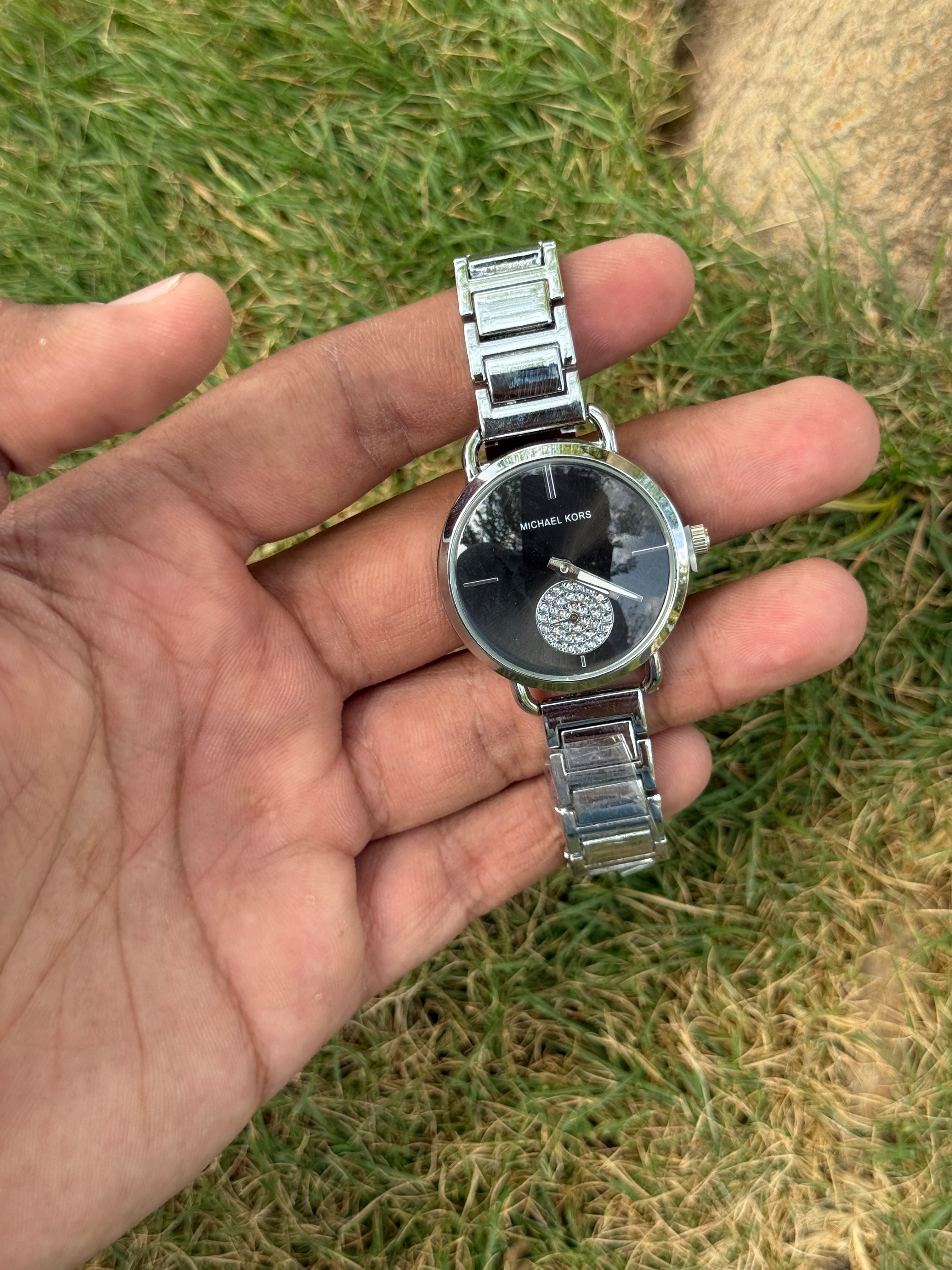 Michael Kors Style Portia – Sleek Silver & Onyx Black Dial Crystal Pavé Women's Watch (Quartz)