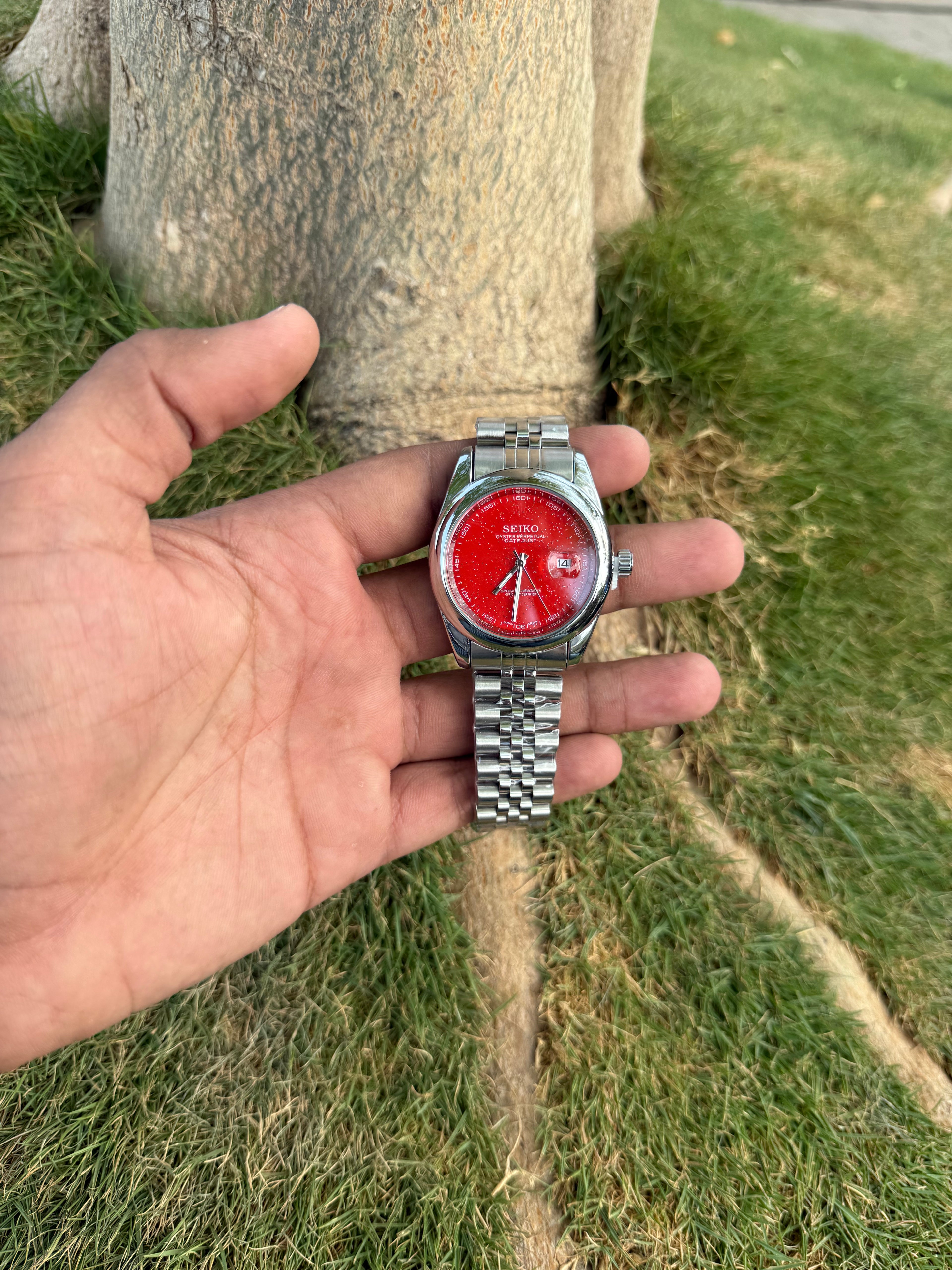 Seiko Custom Mod – Jubilee Steel & Crimson Red Sunburst Dial Men's Watch