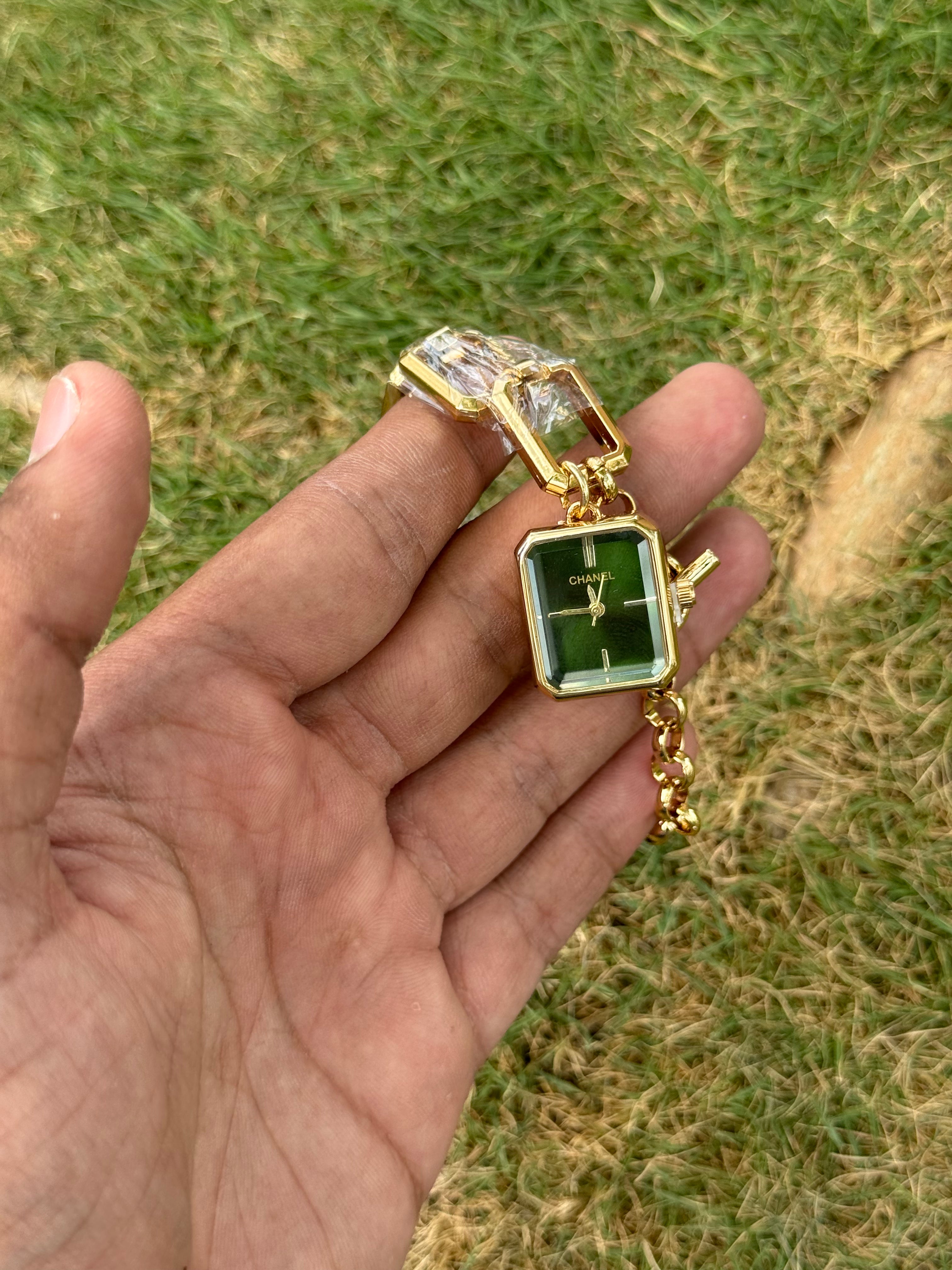 Chanel Style Statement Chain Watch – Emerald Green & Full Gold Edition for Women (Quartz)