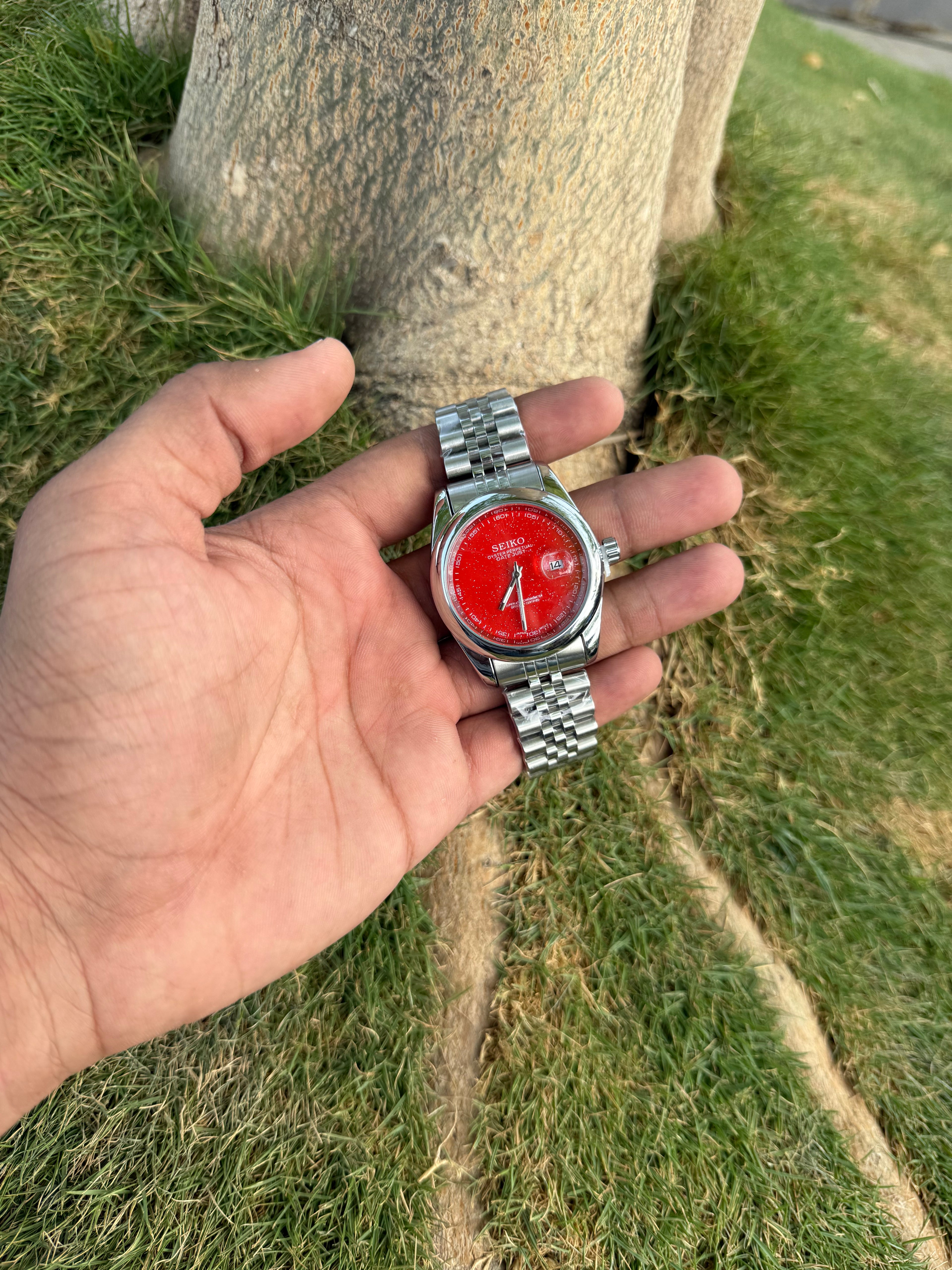 Seiko Custom Mod – Jubilee Steel & Crimson Red Sunburst Dial Men's Watch