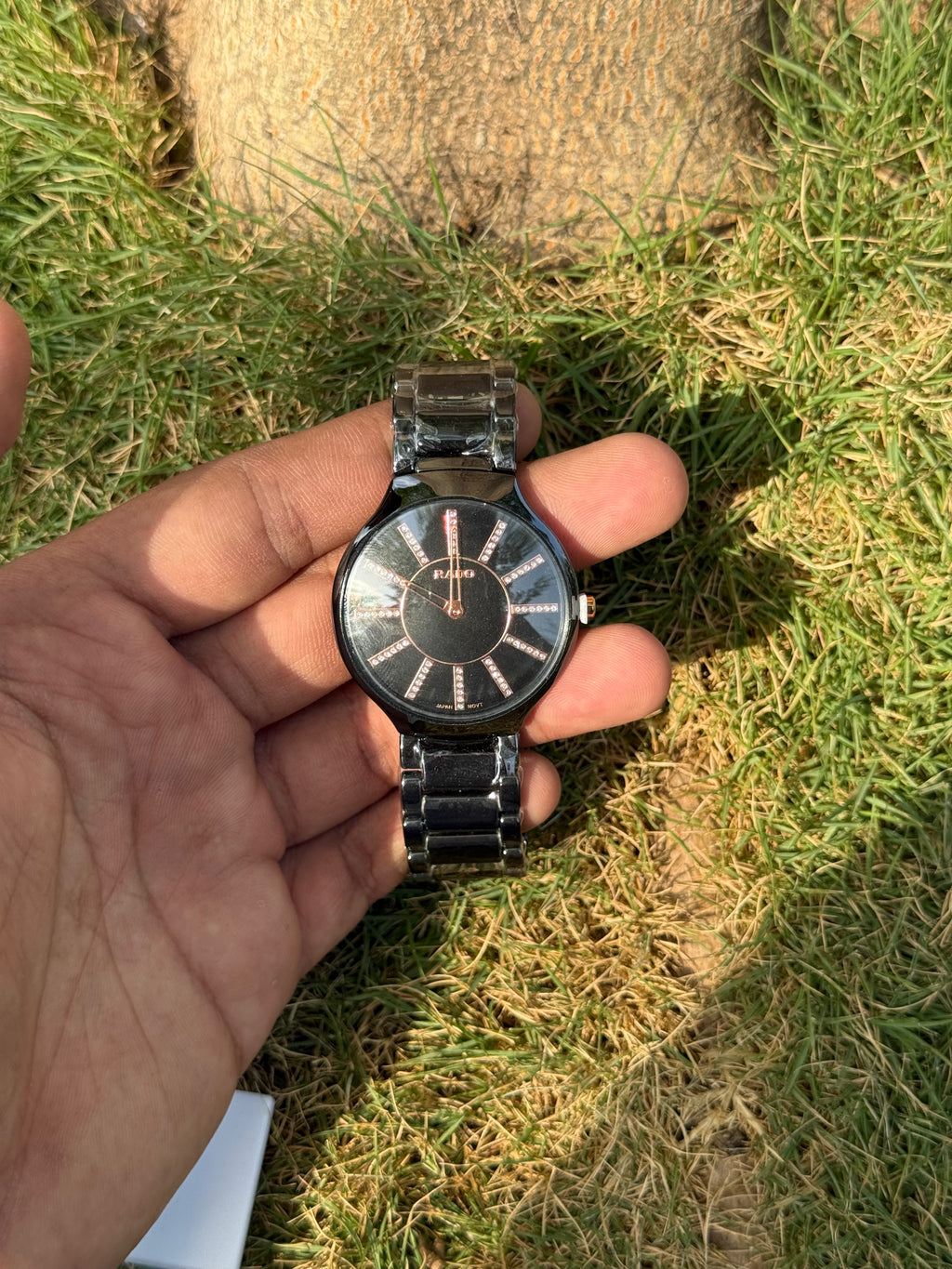 Rado True Essence – High-Tech Black Ceramic & Diamond Cluster